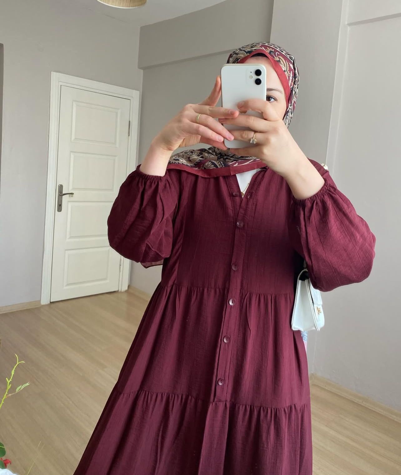 فستان سادة بالوانه المميزة